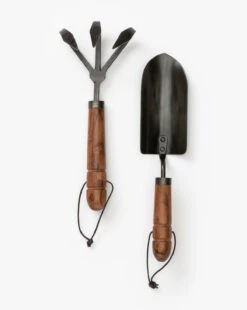 Gardening Cultivator -Bloomingville Shop GardeningShovel MDCR2598 BLK OS D1 f0ea8fd2 b7f3 4e47 937e 8b0ae1f5b590
